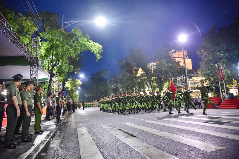 Buổi tổng duyệt diễn ra ở phố đi bộ hồ Gươm