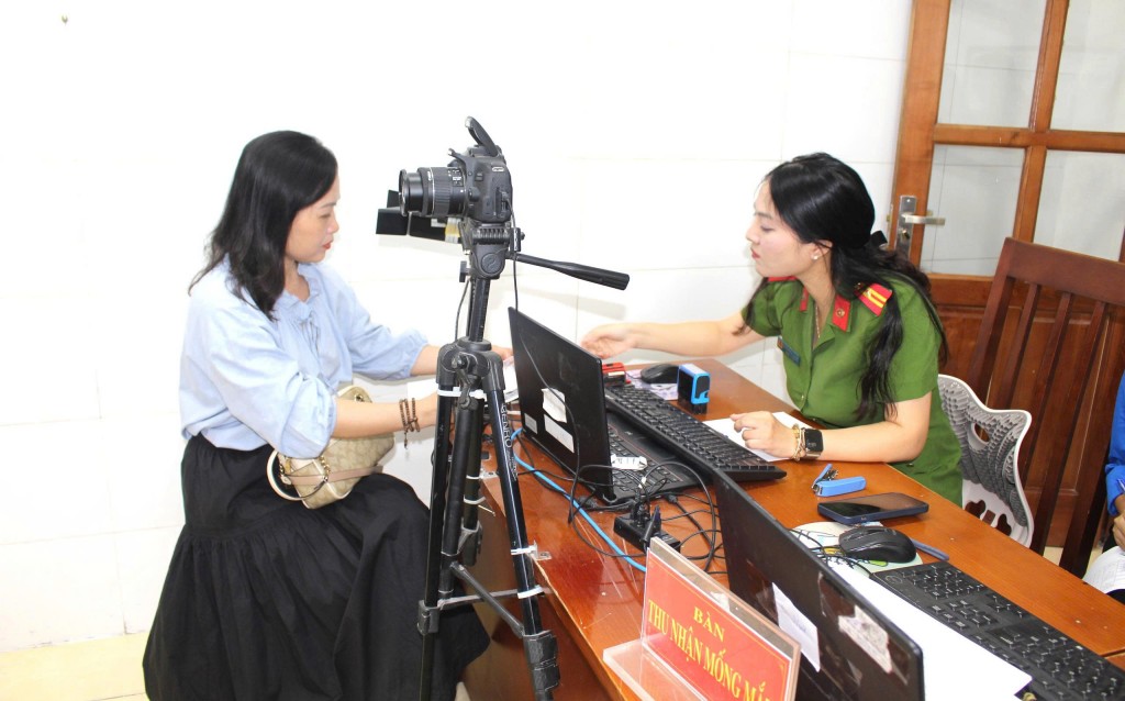 Cán bộ, chiến sĩ Co