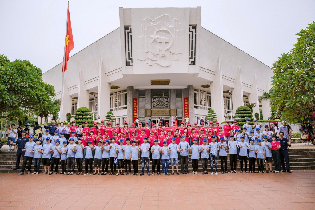 Các con chụp ảnh trước