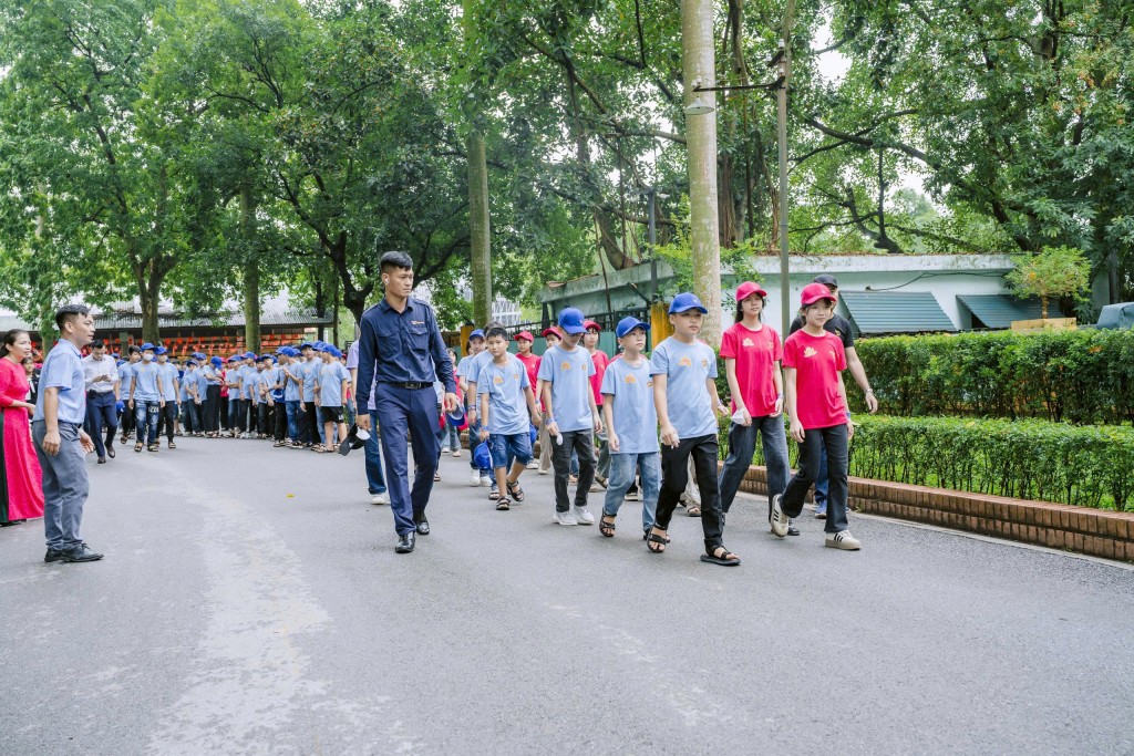 Công ty Tân Đệ tiếp tục hành trình cùng con về thăm Lăng Bác