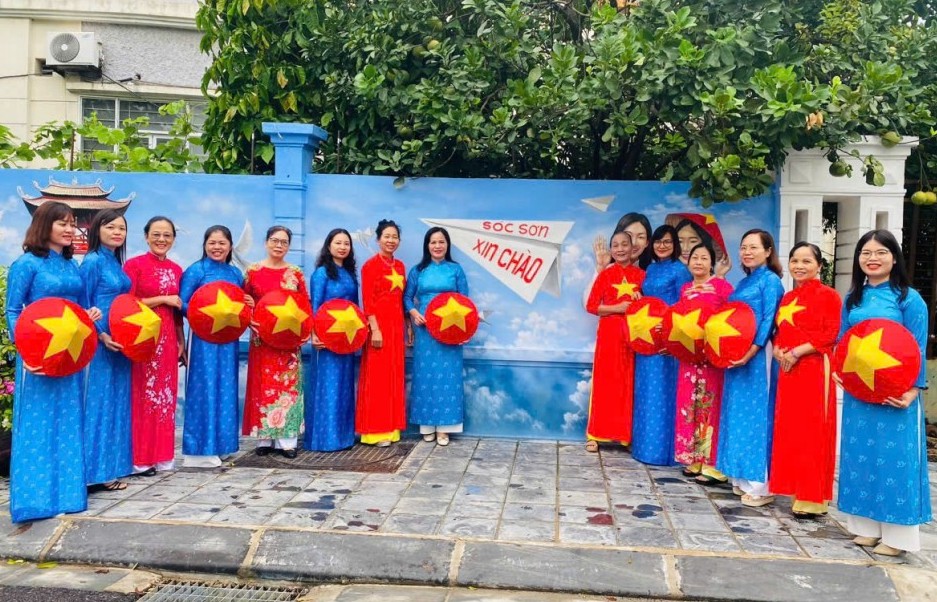 Gắn biển hai công trình tiêu biểu chào mừng Quốc khánh 2/9