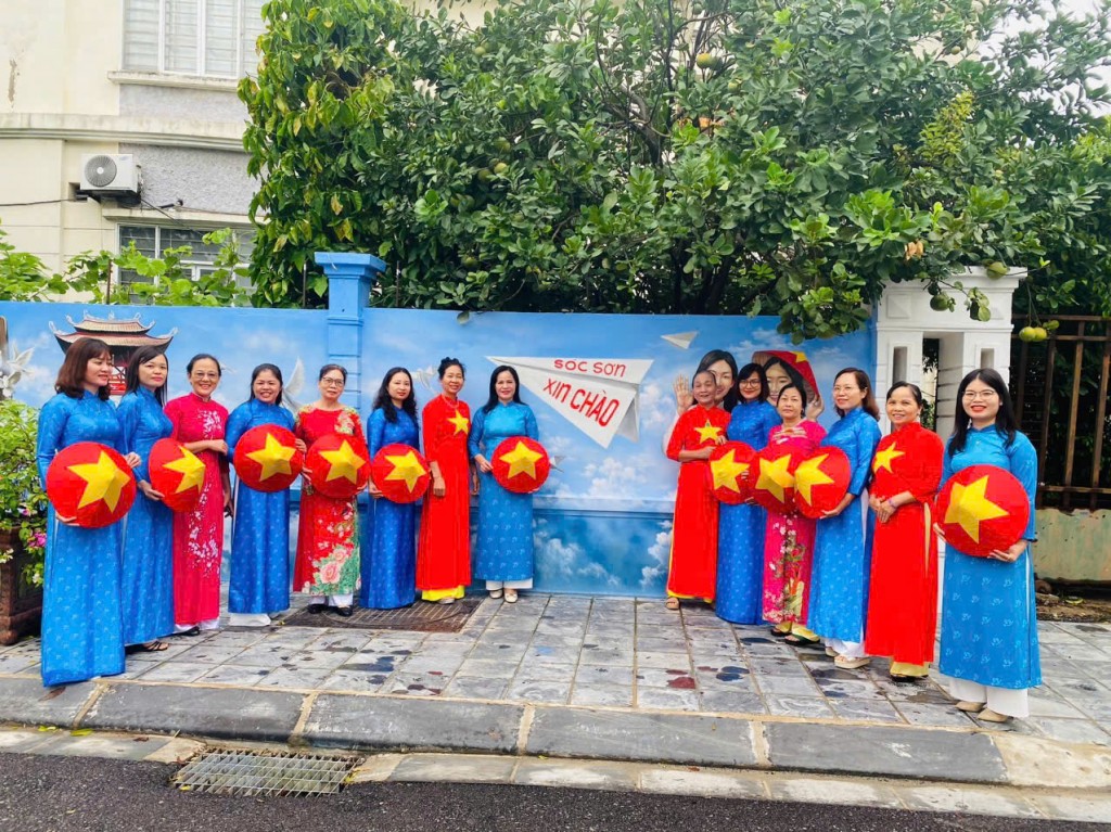 Gắn biển hai công trình tiêu biểu chào mừng Quốc khánh 2/9