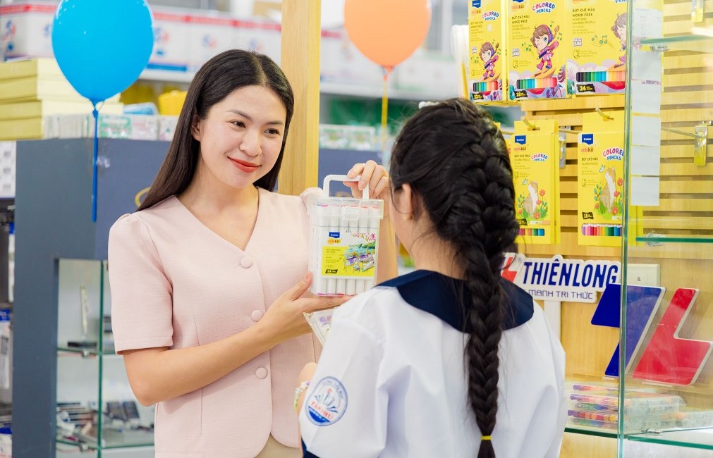Sắc màu tựu trường cùng Thiên Long