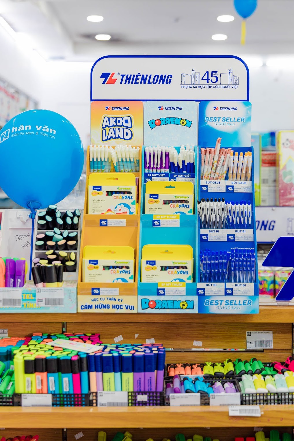 Sắc màu tựu trường cùng Thiên Long
