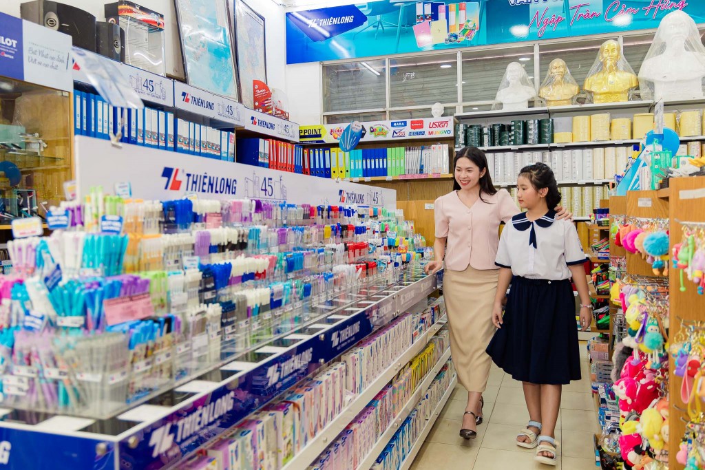 Sắc màu tựu trường cùng Thiên Long