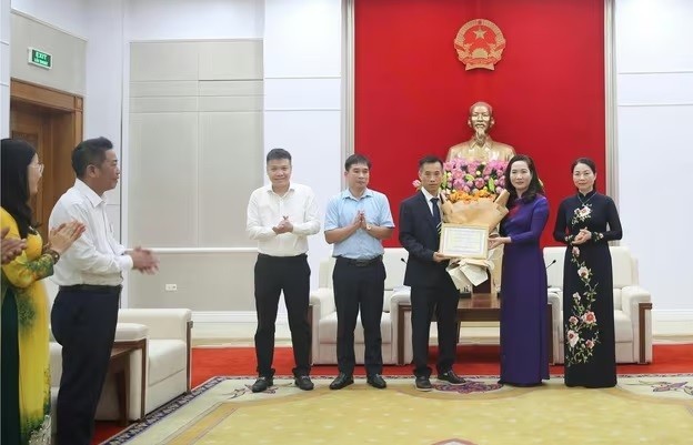 Quảng Ninh trao thưởng 400 triệu đồng cho học sinh đạt HCĐ Olympic