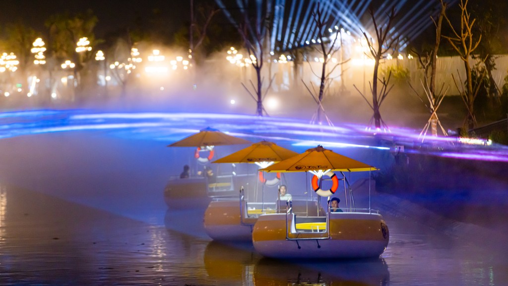 Khung cảnh siêu thực trên Dòng sông Ánh sáng tại đại đô thị T&T City Millennia.