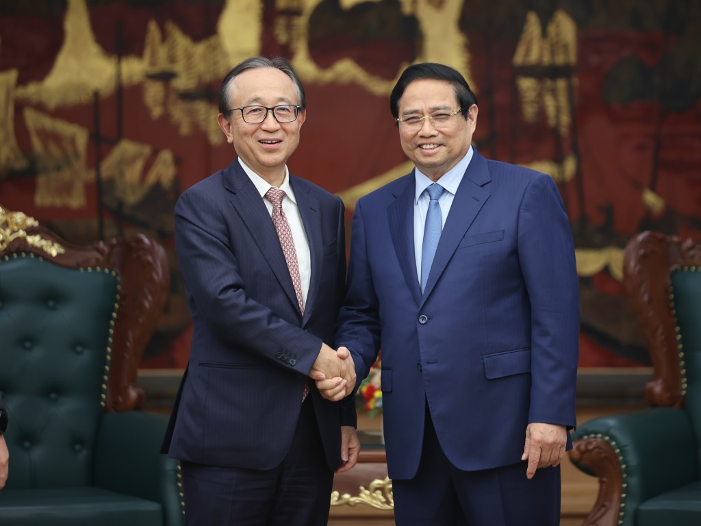 Thủ tướng Phạm Minh Chính tiếp ông Hironori Kamezawa, Tổng Giám đốc Tập đoàn tài chính Mitsubishi UFJ Financial Group (MUFG) của Nhật Bản - Ảnh: VGP/Nhật Bắc