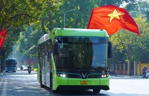Thí điểm tuyến buýt điện phục vụ Nhân dân, du khách tham quan