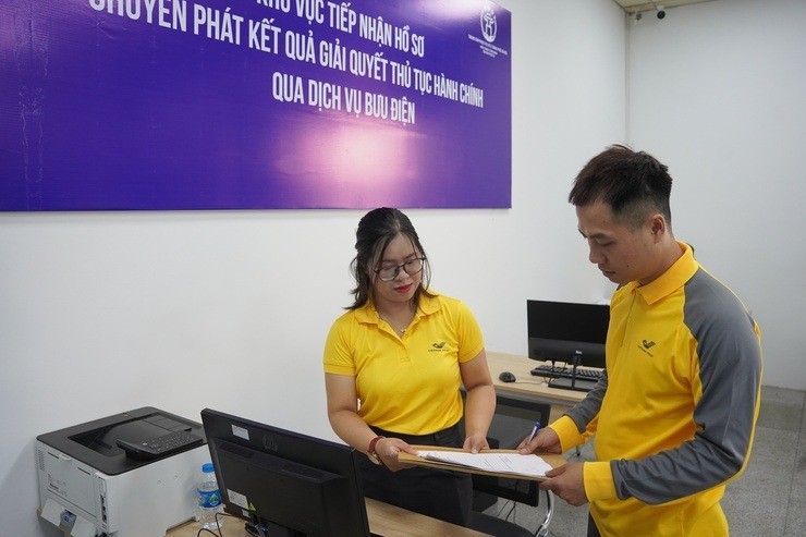 Triển khai dịch vụ chuyển phát thủ tục hành chính đến tay người dân