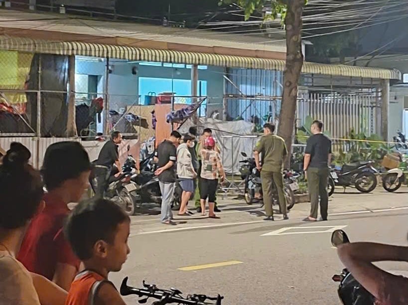 Công an đang khám nghiệm hiện trường
