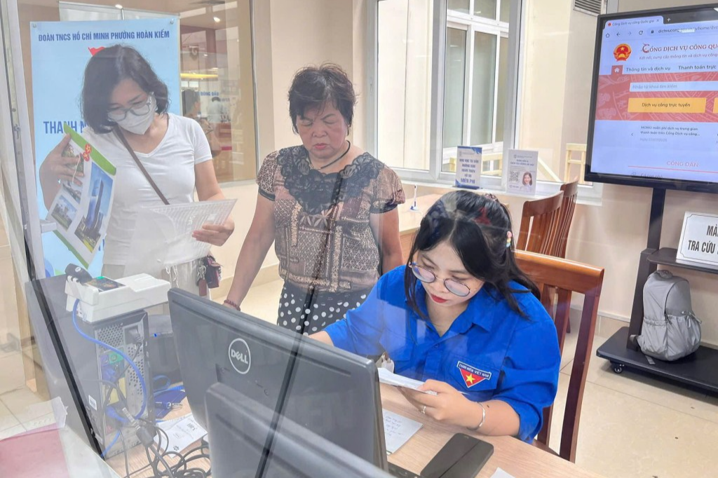 Góp sức trẻ xây dựng nền hành chính văn minh, hiện đại