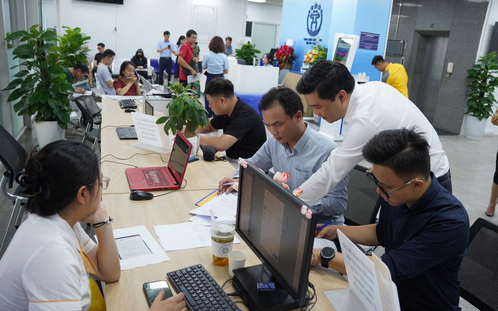 tiếp nhận toàn bộ hồ sơ thủ tục hành chính của một số lĩnh vực thuộc phạm vi chức năng quản lý nhà nước của Sở Y tế bằng hình thức trực tuyến trên địa bàn thành phố Hà Nội