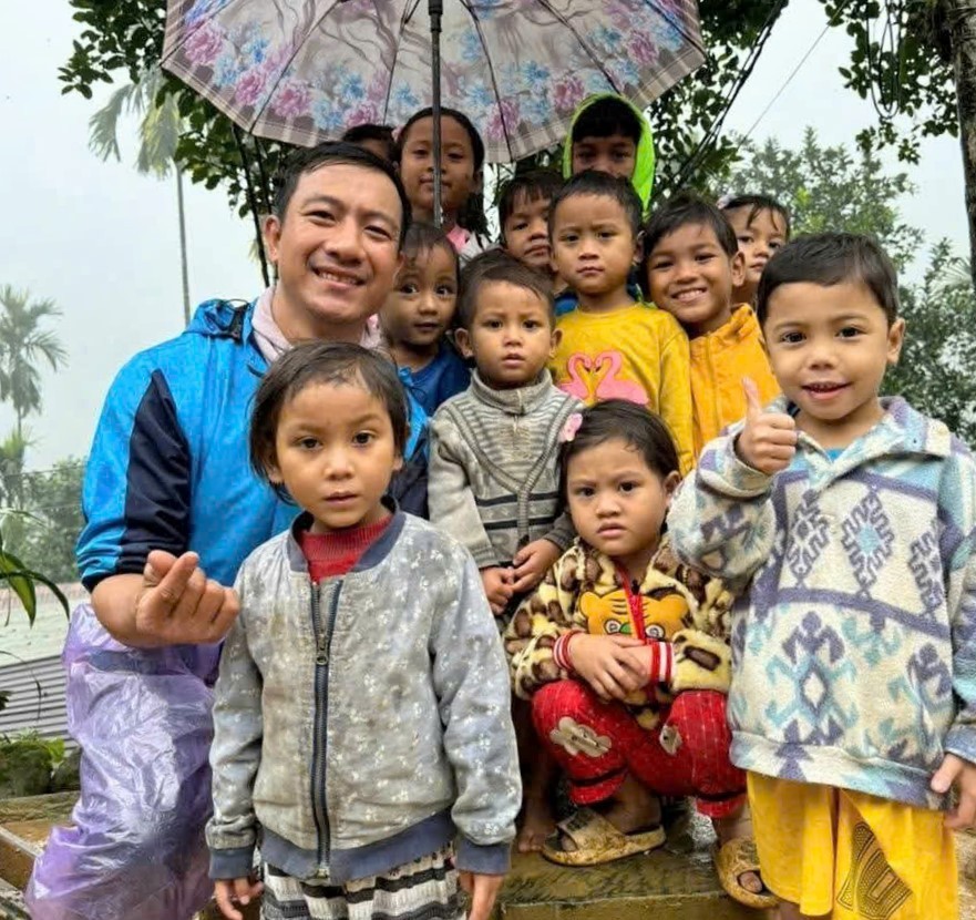 Trung dành nhiều thời gian và công sức cho các hoạt động thiện nguyện ở vùng sâu, vùng xa.