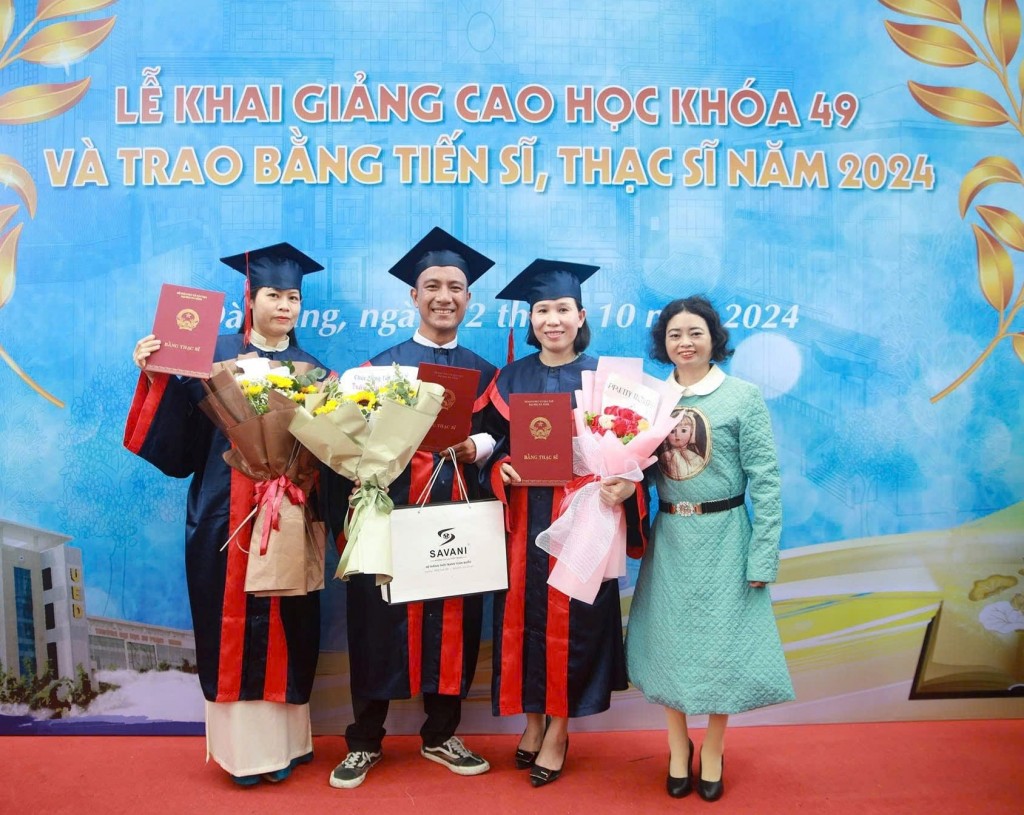 Từ cậu bé bị trêu chọc ở trường, Trần Quốc Trung nay trở thành thạc sĩ và nhà hoạt động cộng đồng