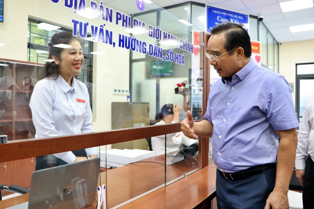 Chủ tịch UBND TP. Hồ Chí Minh Nguyễn Văn Được kiểm tra hoạt động tại UBND phường Bà Rịa