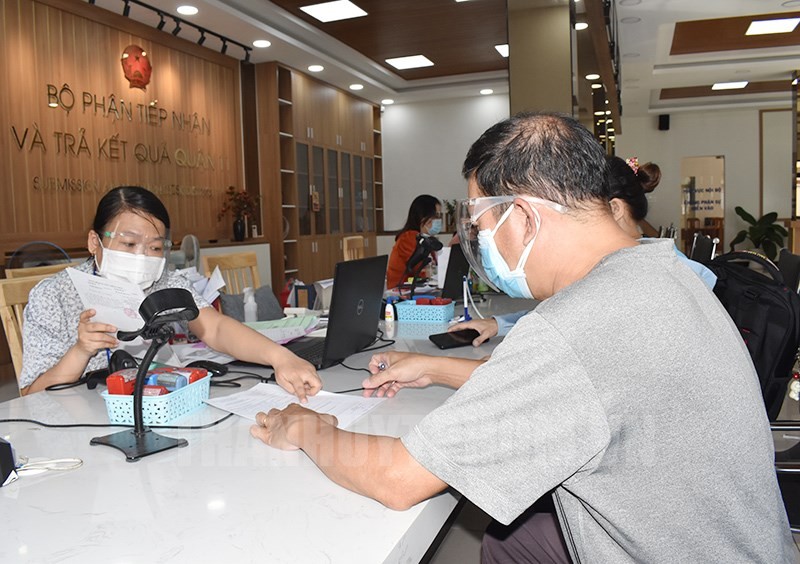 Chủ tịch UBND TP Hồ Chí Minh yêu cầu các sở, ban, ngành nghiêm túc tiếp nhận, phản hồi đúng hạn các phản ánh, kiến nghị trên hệ thống thông tin về văn bản quy phạm pháp luật. Trường hợp không trả lời hoặc trả lời chậm sẽ bị xử lý trách nhiệm theo quy định