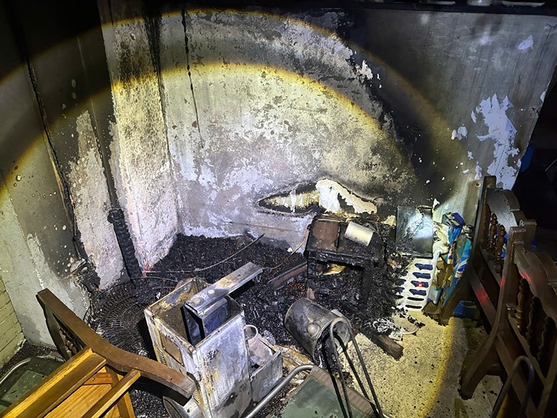 Lực lượng chức năng nhanh chóng dập tắt đám chạy tại khu vực tầng 1