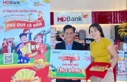Một nữ khách hàng tại TP HCM “rinh” ngay 1 ký vàng khi gửi tiết kiệm HDBank