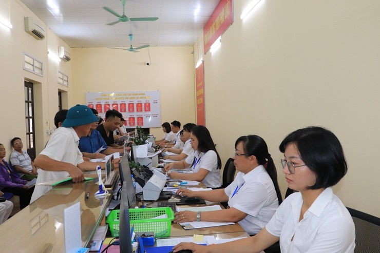 Điểm phục vụ hành chính công xã Phú Nghĩa tiếp nhận, giải quyết gần 4000 hồ sơ thủ tục hành chính trong một tháng vận hành mô hình chính quyền địa phương 2 cấp