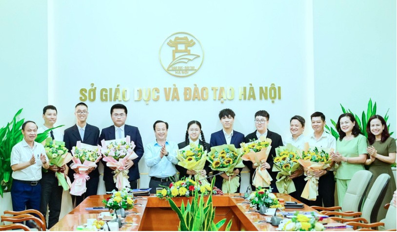 Gặp mặt 5 học sinh thi Olympic Thiên văn và Vật lý thiên văn