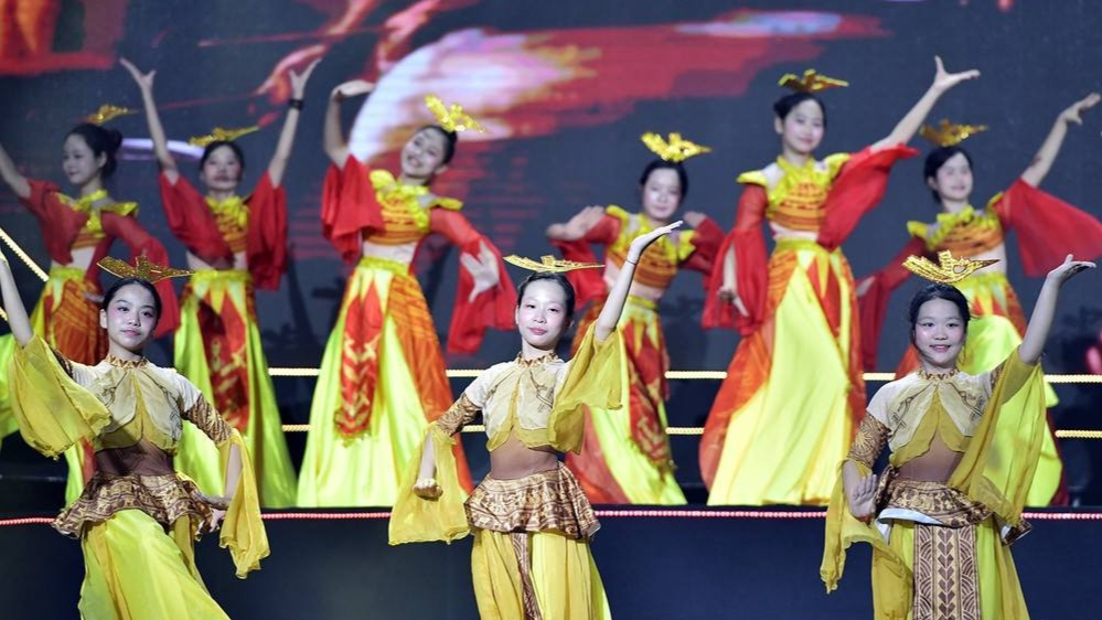 Một tiết mục nghệ thuật của các em thiếu nhi tại liên hoan 