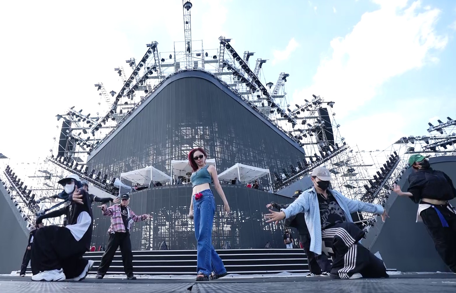 V Concert - Rạng rỡ Việt Nam: Dàn nghệ sĩ sẵn sàng "bùng cháy" trước giờ G
