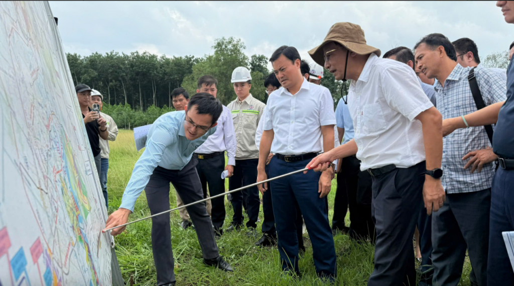 Phó Chủ tịch UBND TP HCM Bùi Xuân Cường khảo sát thực địa 3 dự án 