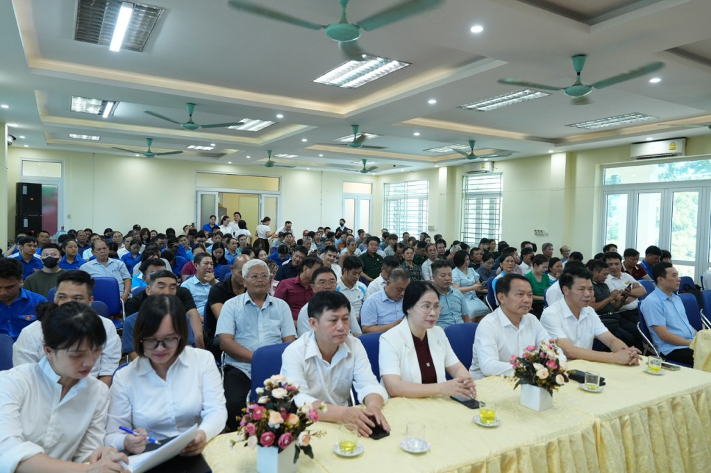 Các đại biểu tham dự hội nghị