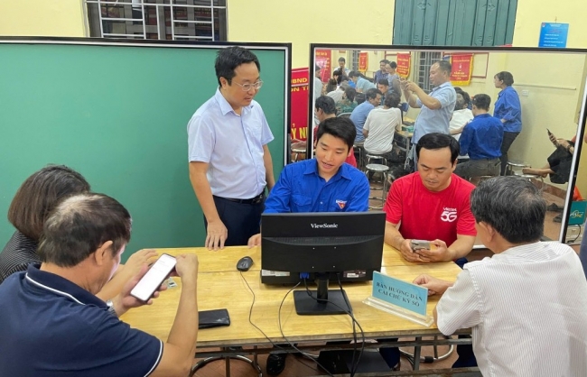Thúc đẩy chuyển đổi số toàn diện, xây dựng chính quyền điện tử và xã hội số