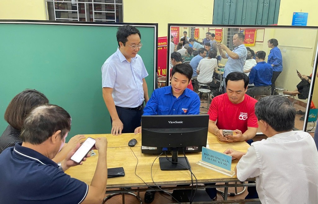 Thúc đẩy chuyển đổi số toàn diện, xây dựng chính quyền điện tử và xã hội số