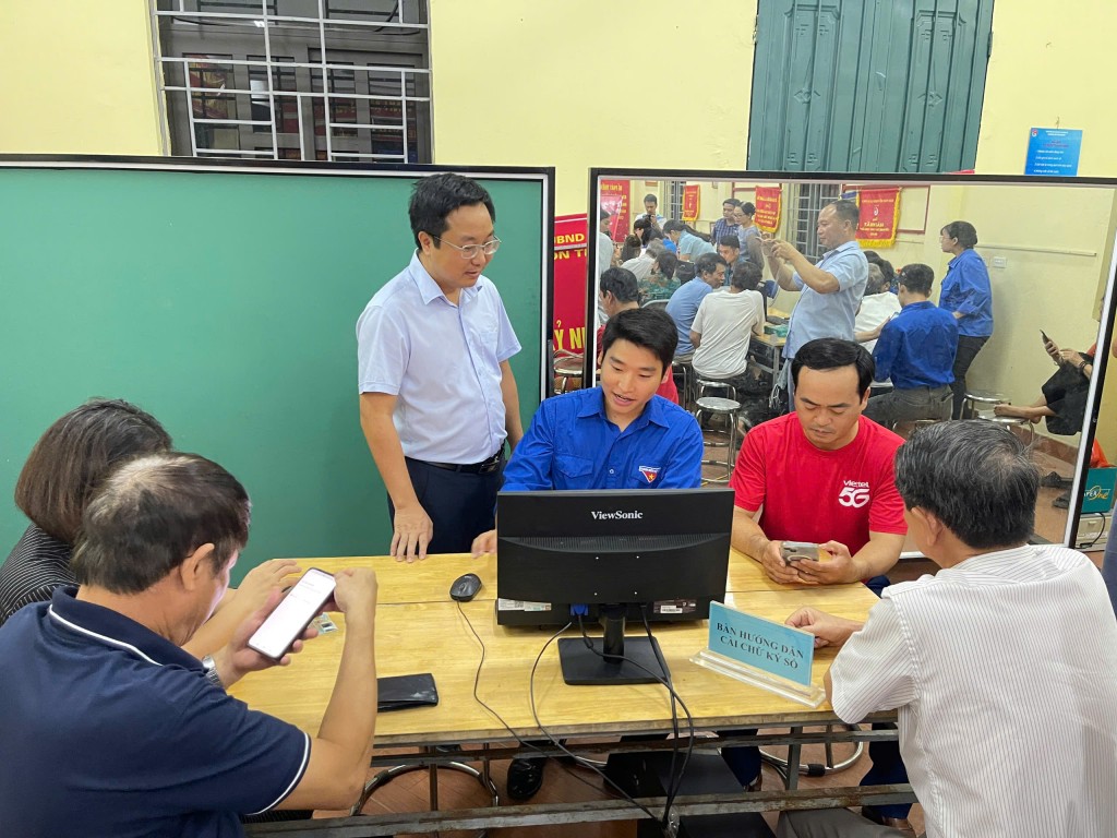 Thúc đẩy chuyển đổi số toàn diện, xây dựng chính quyền điện tử và xã hội số