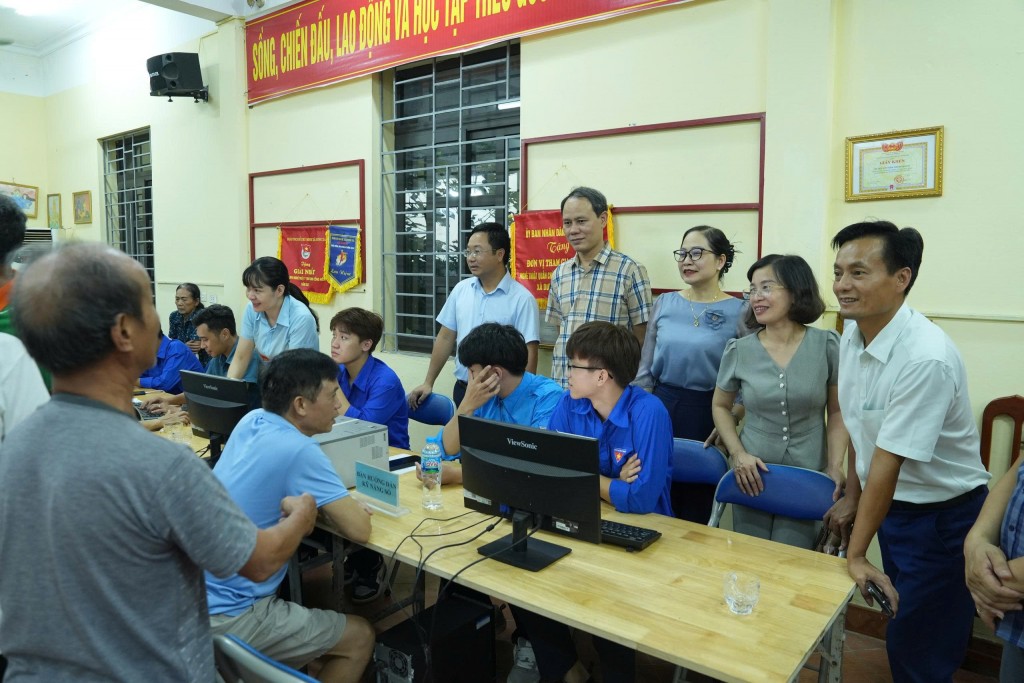 Thúc đẩy chuyển đổi số toàn diện, xây dựng chính quyền điện tử và xã hội số