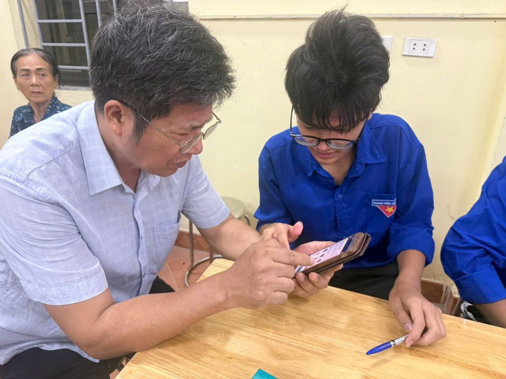 Thúc đẩy chuyển đổi số toàn diện, xây dựng chính quyền điện tử và xã hội số