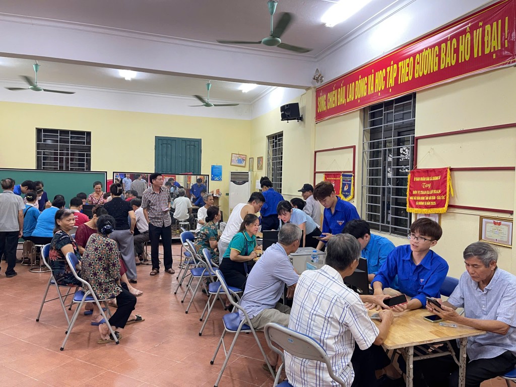Thúc đẩy chuyển đổi số toàn diện, xây dựng chính quyền điện tử và xã hội số