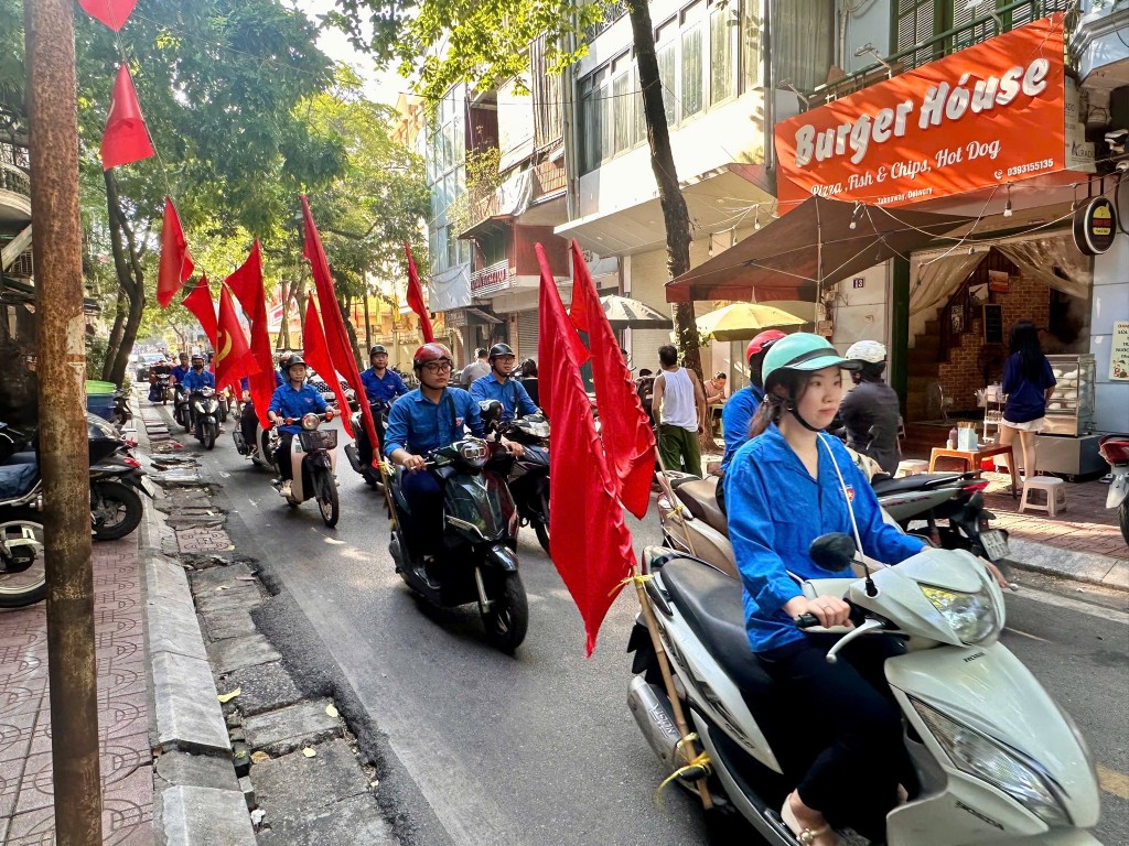 Phường Ba Đình ra quân thực hiện chiến dịch vệ sinh môi trường