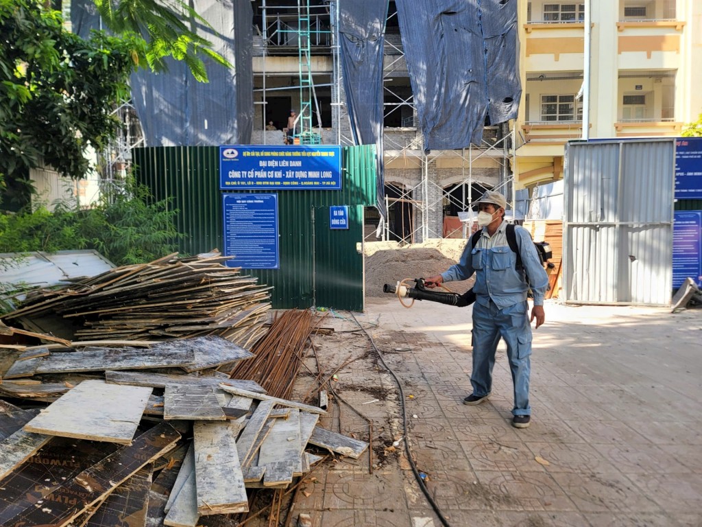 Phường Ba Đình ra quân thực hiện chiến dịch vệ sinh môi trường