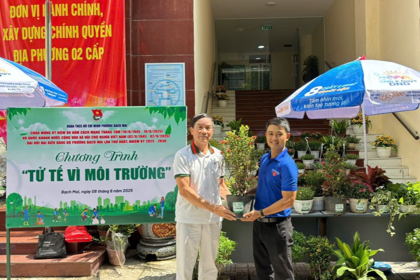 “Tử tế vì môi trường”: Gom rác thải, ươm mầm xanh