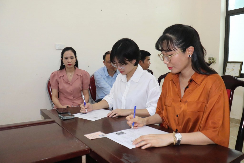 Xã Bát Tràng triển khai công tác thu nhận thông tin đảng viên