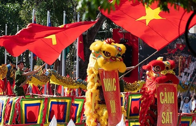 Tưng bừng Nhạc hội Cảnh sát thế giới năm 2025 tại hồ Hoàn Kiếm