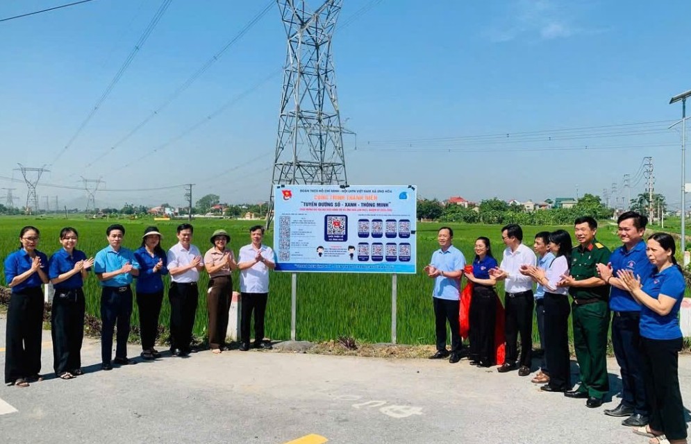 Công nghệ và sắc xanh hòa nhịp trên con đường làng