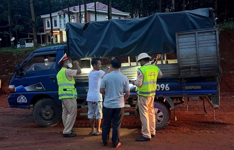 Lâm Đồng: Phát hiện xe tải chở lợn nghi nhiễm dịch tả Châu Phi