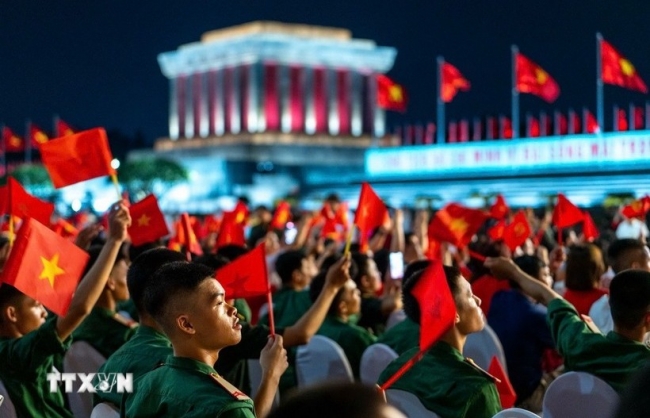 Đặc sắc chương trình chính luận nghệ thuật "Dưới cờ vinh quang"
