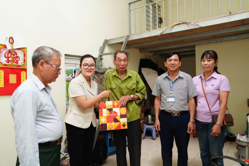 Chủ tịch Ủy ban Mặt trận Tổ quốc Việt Nam phường Long Biên
