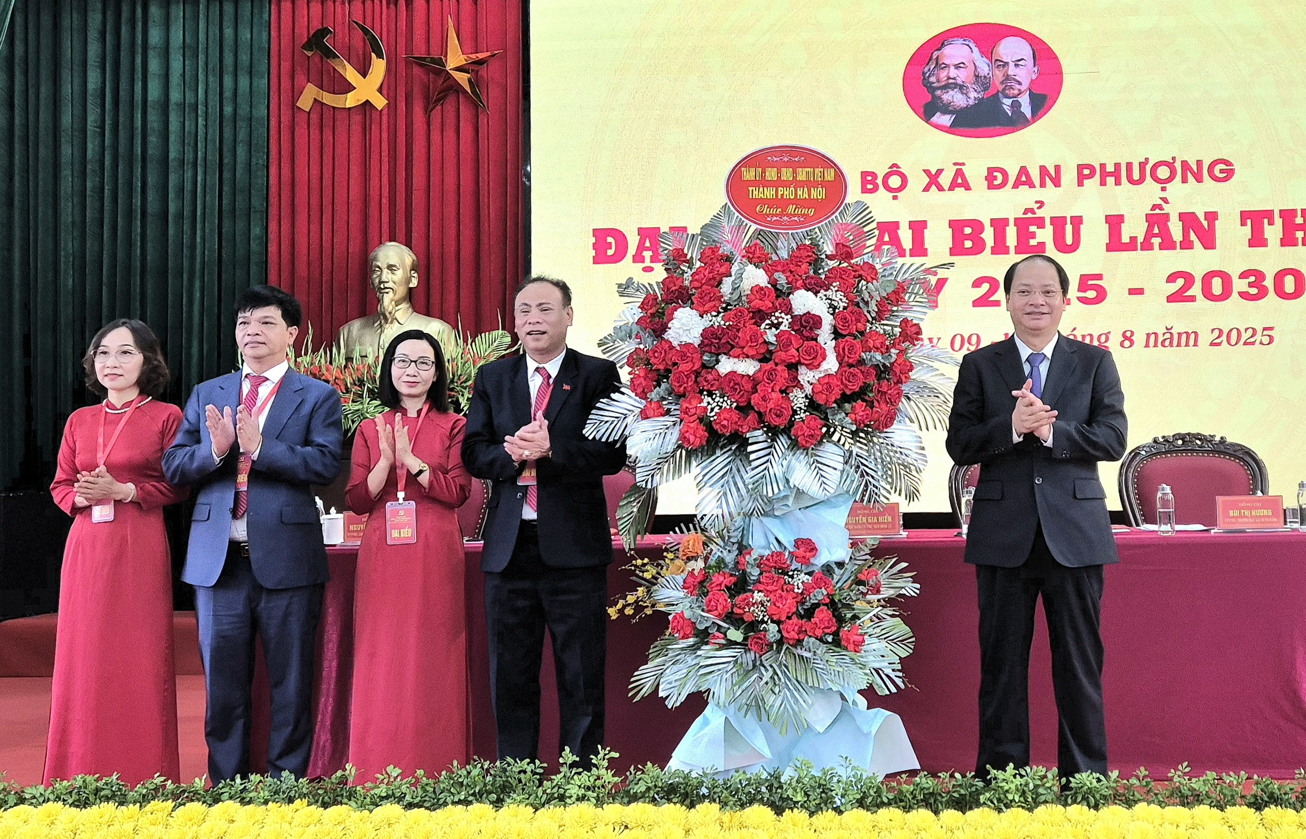 Huy động sức mạnh đưa xã Đan Phượng thành đô thị xanh, văn minh