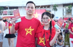 Cờ Tổ quốc nhuộm đỏ sân Mỹ Đình, sẵn sàng "bùng nổ" với "Tổ quốc trong tim"