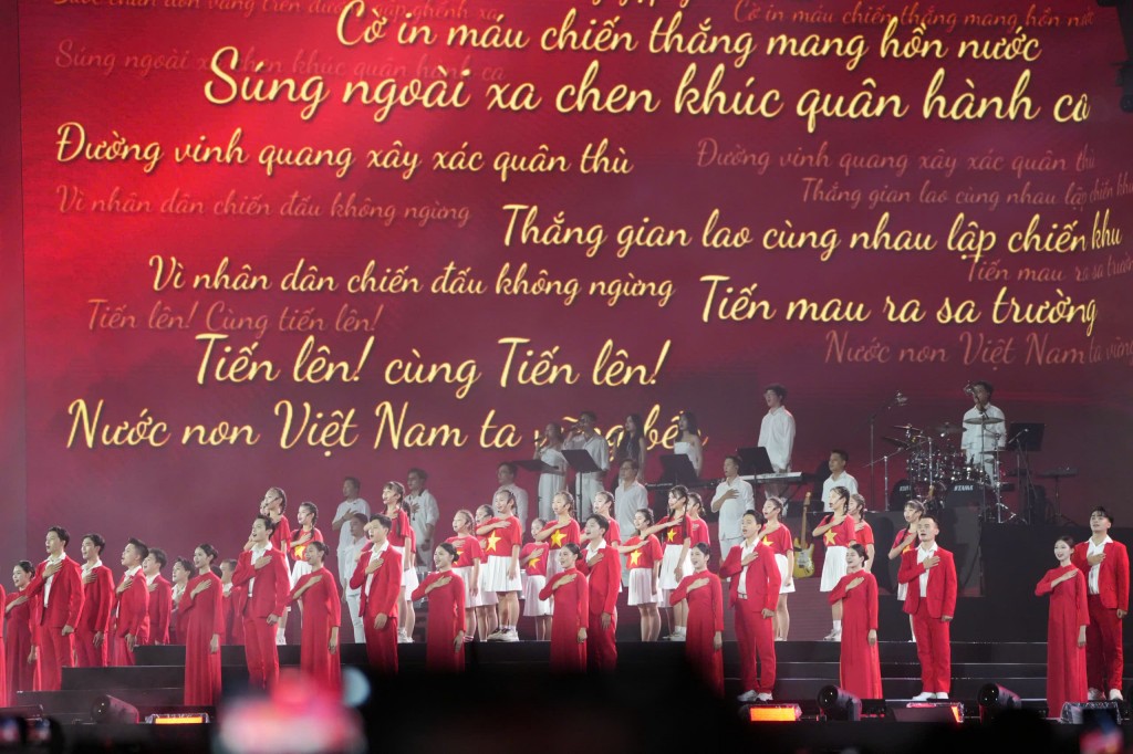 Thắp lên những ngọn lửa, cộng hưởng nguồn sáng rạng ngời