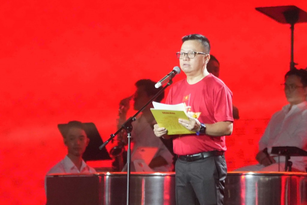 Đồng chí đồng chí Lê Quốc Minh - Ủy viên Trung ương Đảng, Tổng Biên tập Báo Nhân Dân, Phó Trưởng Ban Tuyên giáo và Dân vận Trung ương, Chủ tịch Hội Nhà báo Việt Nam phát biểu khai mạc chương trình