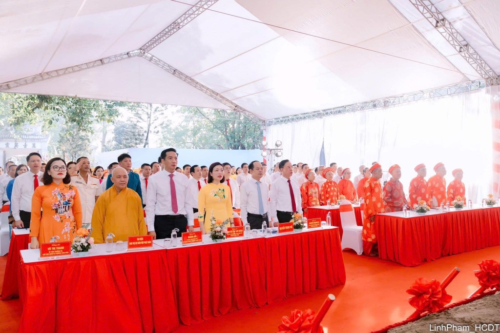 Các đại biểu khởi công Dự án tu bổ, tôn tạo di tích đền Trấn Vũ 