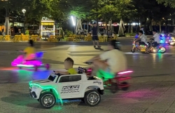 Yêu cầu dừng hoạt động xe điện trẻ em không phép trong công viên